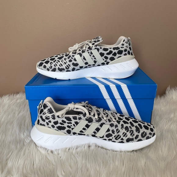{ADIDAS} Swift Run 22 W in Leopard Print - Women's 8 NWT - Picture 2 of 6